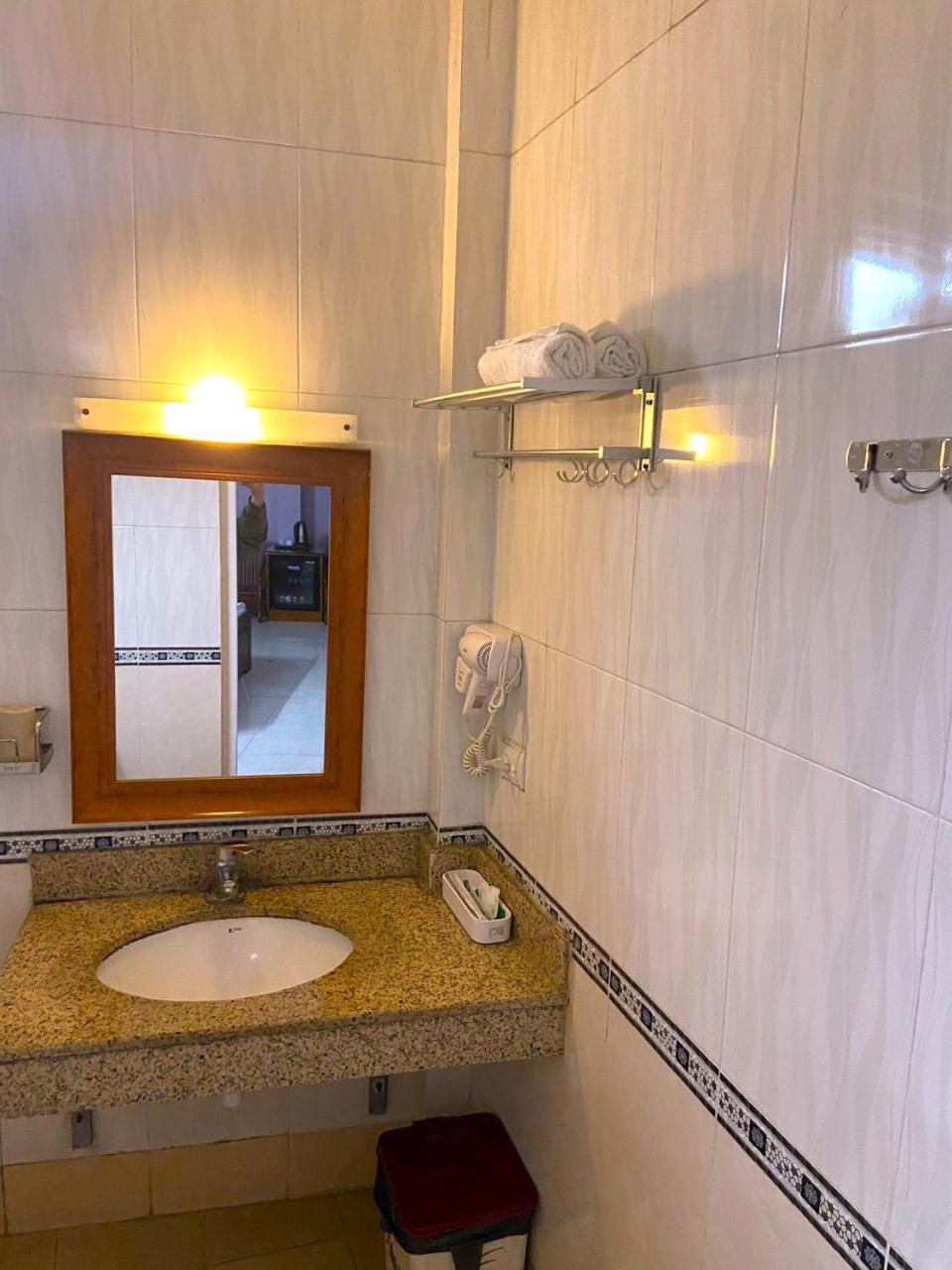 Hong Ha Airport Hotel Thach Loi Kültér fotó